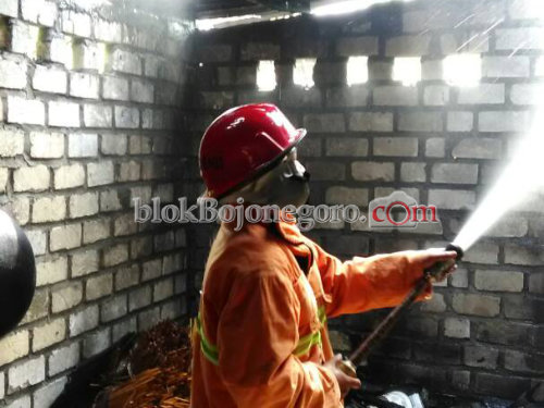 Lupa Matikan Tungku, Satu Rumah di Kepohbaru Terbakar